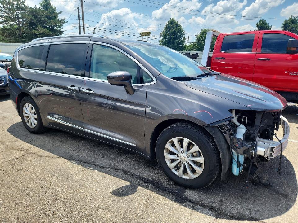 Продаж на аукціоні авто 2018 Chrysler Pacifica, vin: 2C4RC1BG4JR178094, номер лоту: 61197236