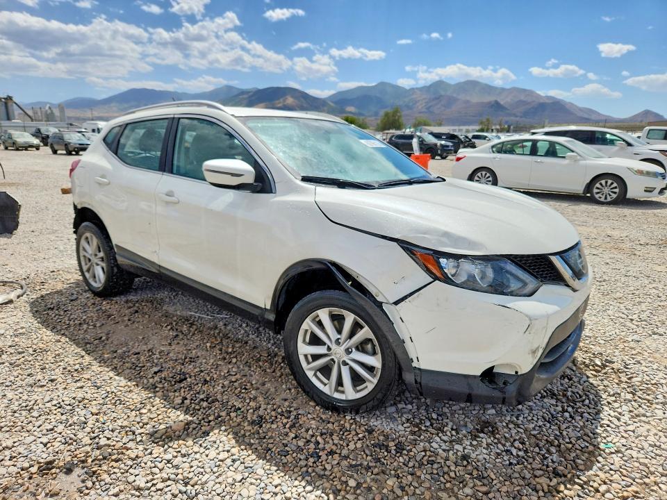 60796126 :رقم المزاد ، JN1BJ1CR3JW283632 vin ، 2018 Nissan Rogue Sport مزاد بيع