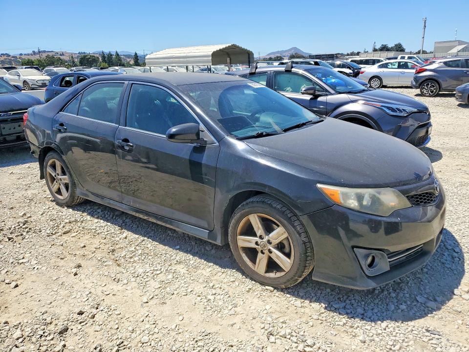 60615986 :رقم المزاد ، 4T1BF1FK4DU698709 vin ، 2013 Toyota Camry مزاد بيع