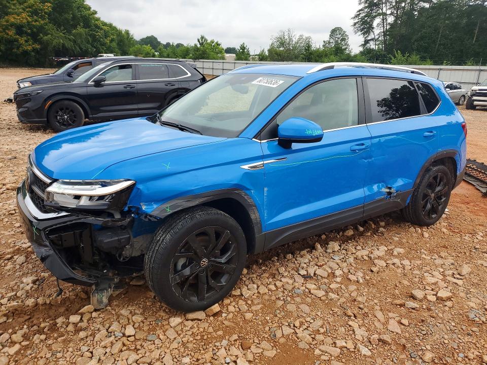 60750636 :رقم المزاد ، 3VVSX7B27PM327595 vin ، 2023 Volkswagen Taos مزاد بيع