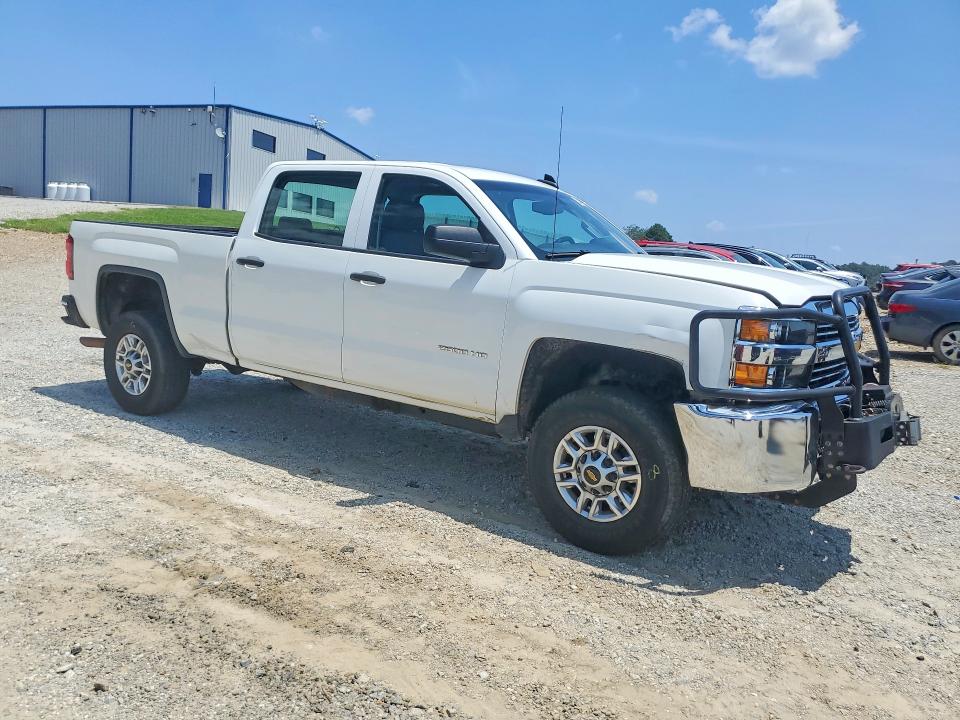 63426376 :رقم المزاد ، 1GC1KUEG0JF208423 vin ، 2018 Chevrolet Silverado مزاد بيع