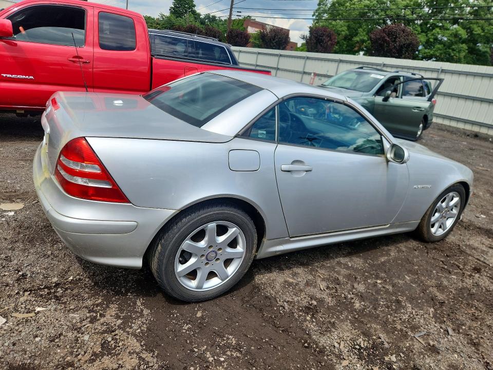 62073666 :رقم المزاد ، WDBKK49F21F176627 vin ، 2001 Mercedes-benz Slk مزاد بيع