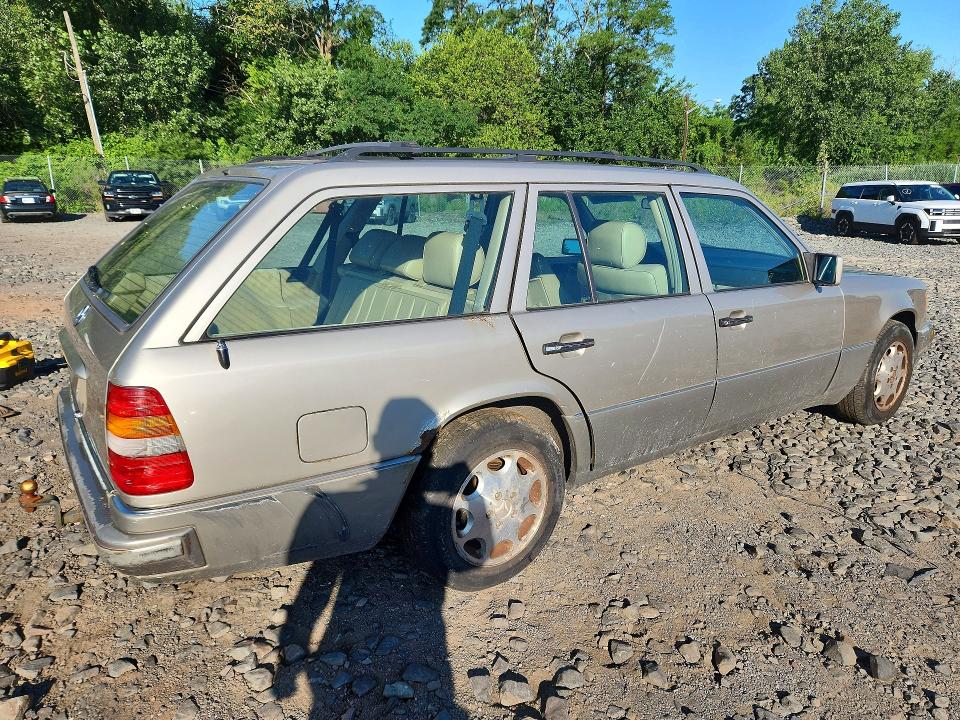 61929746 :رقم المزاد ، WDBEA92E4SF319352 vin ، 1995 Mercedes-benz E مزاد بيع