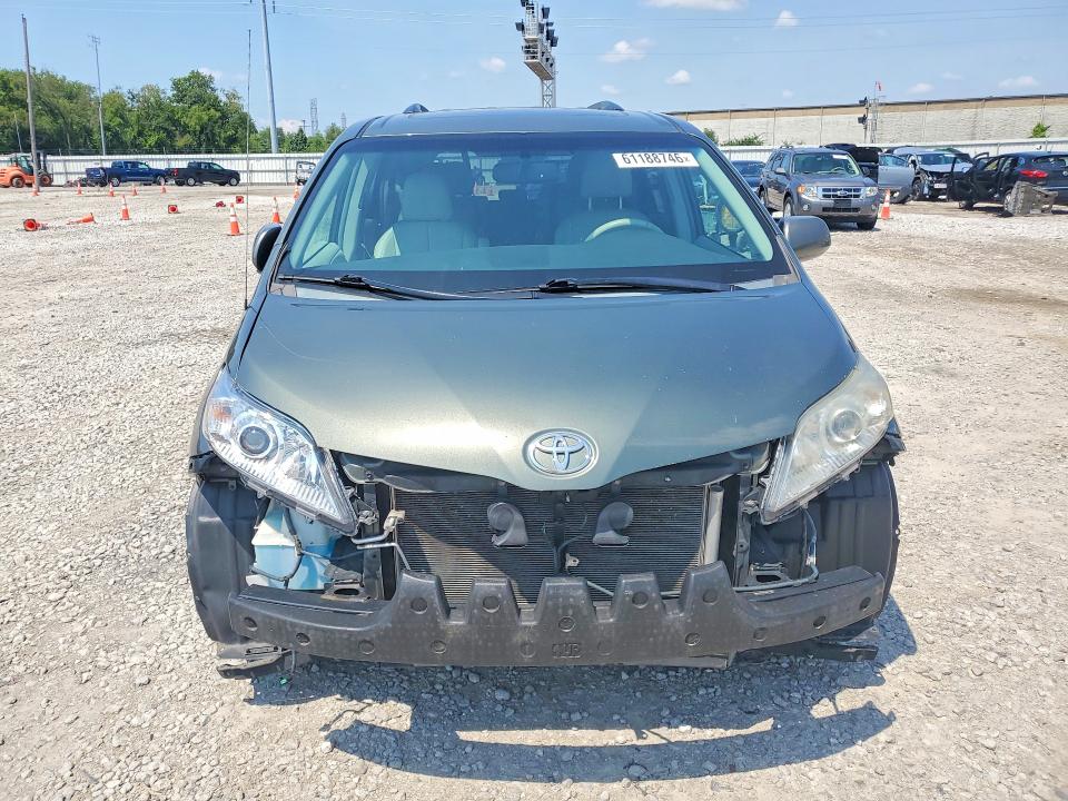 2013 Toyota Sienna მანქანა იყიდება აუქციონზე, vin: 5TDYK3DC2DS377998, აუქციონის ნომერი: 61188746