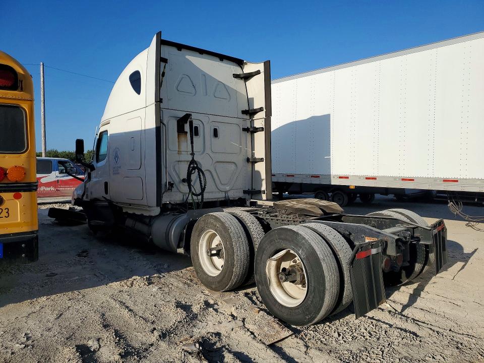 Продажа на аукционе авто 2021 Freightliner Cascadia 126, vin: 3AKJHHDVXMSMS1095, номер лота: 61561696