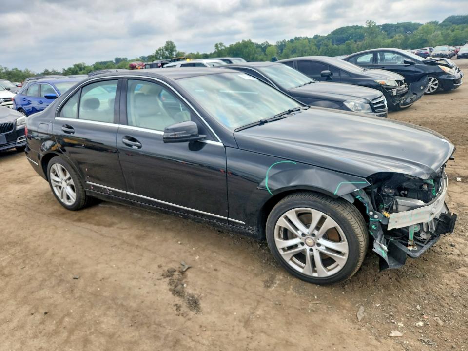 62838206 :رقم المزاد ، WDDGF8AB6ER306401 vin ، 2014 Mercedes-benz C مزاد بيع