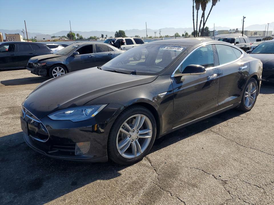 2015 Tesla Model S მანქანა იყიდება აუქციონზე, vin: 5YJSA1E14FF121329, აუქციონის ნომერი: 62869136