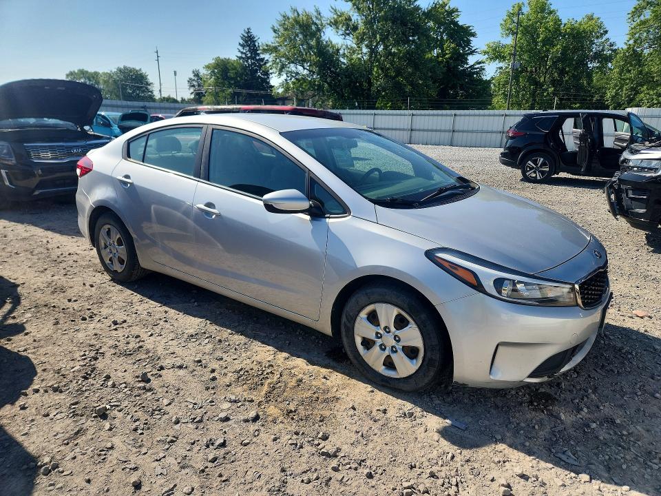 62400906 :رقم المزاد ، 3KPFL4A77JE263275 vin ، 2018 Kia Forte مزاد بيع