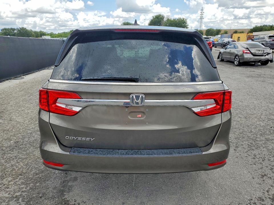 59555406 :رقم المزاد ، 5FNRL6H71JB020327 vin ، 2018 Honda Odyssey مزاد بيع
