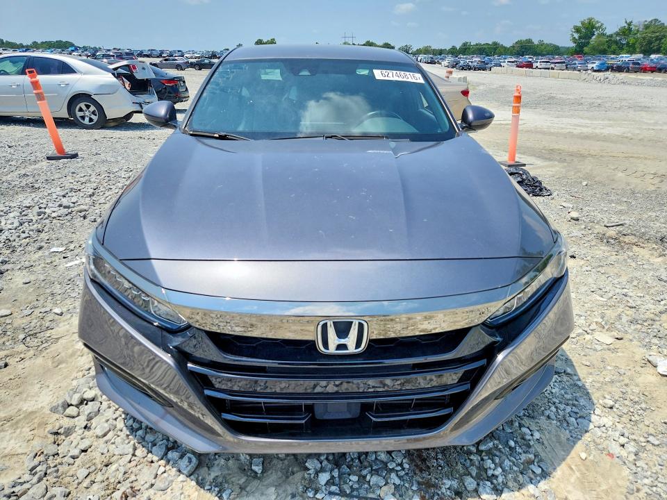 62746816 :رقم المزاد ، 1HGCV1F32JA093090 vin ، 2018 Honda Accord مزاد بيع