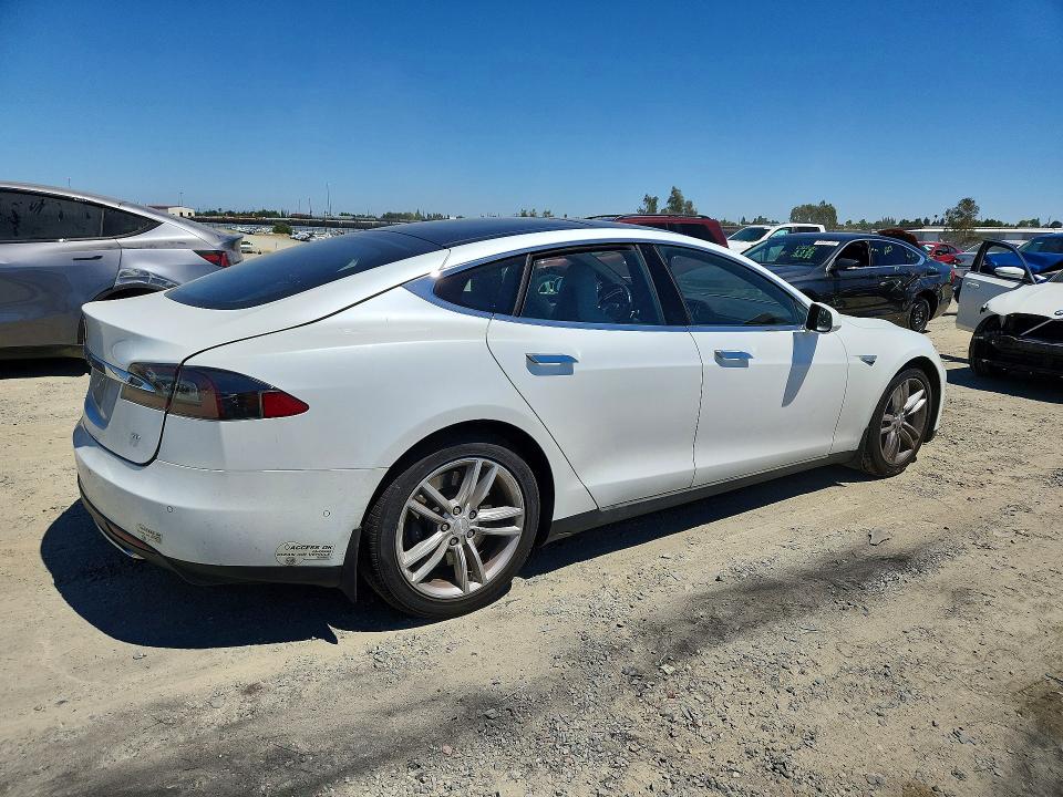 Продажа на аукционе авто 2015 Tesla Model S, vin: 5YJSA1S10FF099415, номер лота: 60622356
