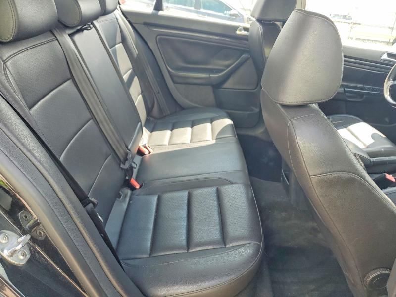 61138516 :رقم المزاد ، 3VWRX7AJ3AM065679 vin ، 2010 Volkswagen Jetta مزاد بيع