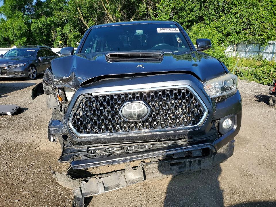 2018 Toyota Tacoma მანქანა იყიდება აუქციონზე, vin: 5TFDZ5BN8JX033186, აუქციონის ნომერი: 85993905
