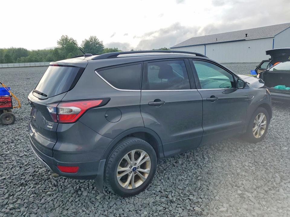 Продажа на аукционе авто 2017 Ford Escape, vin: 1FMCU0GDXHUE31956, номер лота: 62762276
