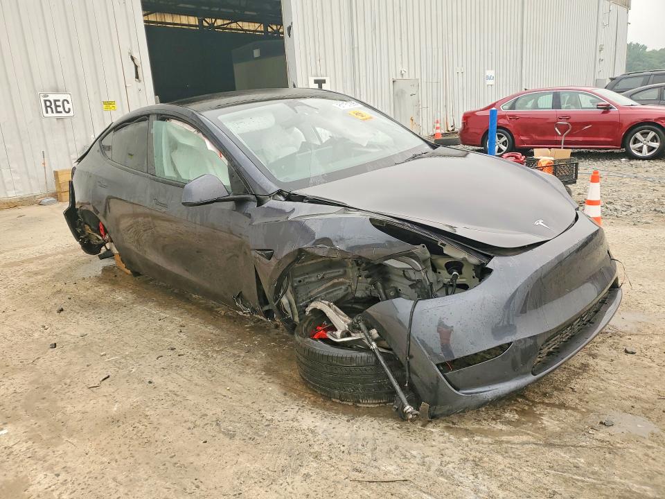 61151296 :رقم المزاد ، 7SAYGDEF8SF310827 vin ، 2025 Tesla Model Y مزاد بيع