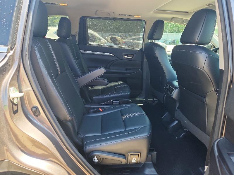 63494426 :رقم المزاد ، 5TDKZRFH4JS282643 vin ، 2018 Toyota Highlander مزاد بيع