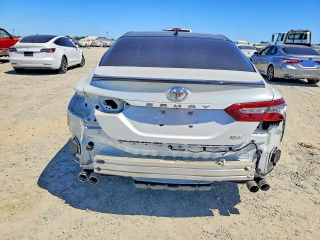 Продаж на аукціоні авто 2018 Toyota Camry, vin: 4T1B61HK8JU106253, номер лоту: 61340726