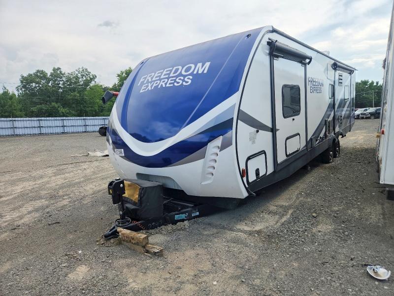 61215466 :رقم المزاد ، 5ZT2FEUB5JS029479 vin ، 2018 Coachman Recreational Vehicle (rv) مزاد بيع