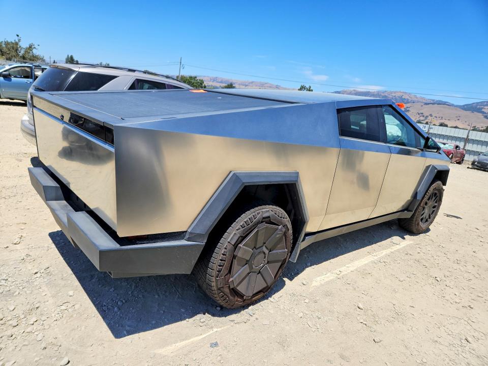 60273976 :رقم المزاد ، 7G2CEHED1RA022557 vin ، 2024 Tesla Cybertruck مزاد بيع