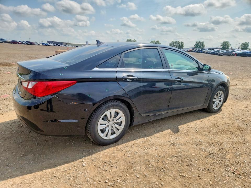 61120106 :رقم المزاد ، 5NPEB4AC3DH665600 vin ، 2013 Hyundai Sonata مزاد بيع