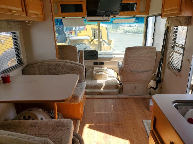 60032106 :رقم المزاد ، 5B4KP57G813337204 vin ، 2001 Workhorse Custom Chassis Motorhome Chassis مزاد بيع
