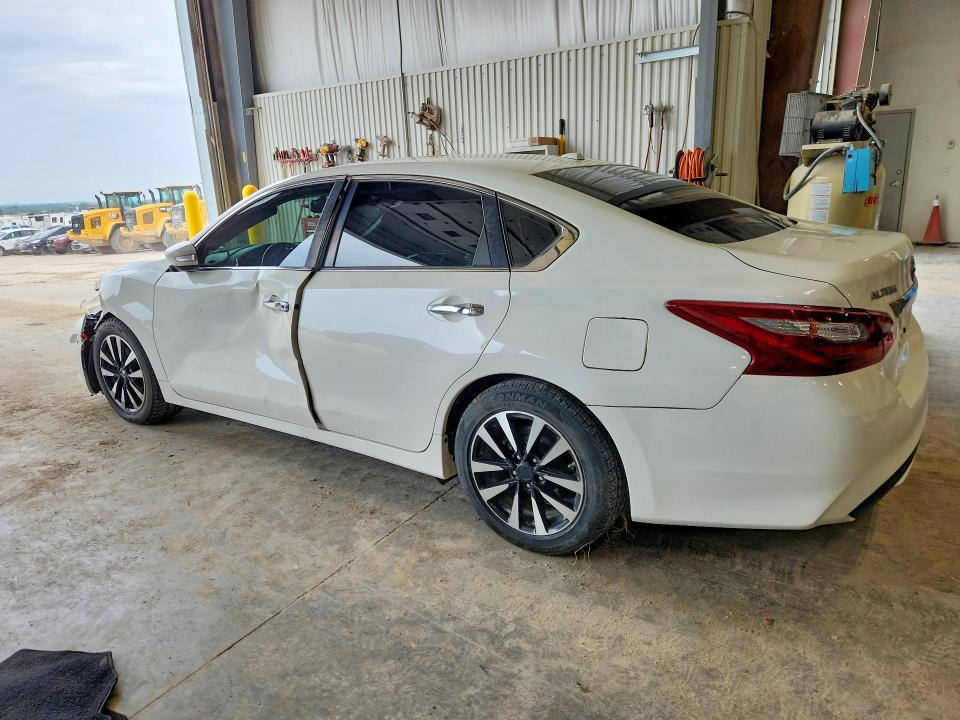 Продаж на аукціоні авто 2018 Nissan Altima, vin: 1N4AL3AP9JC188788, номер лоту: 62942226