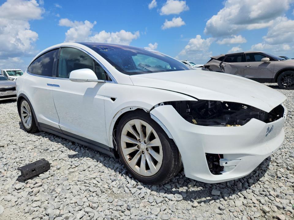 Продажа на аукционе авто 2016 Tesla Model X, vin: 5YJXCBE2XGF027827, номер лота: 59290906
