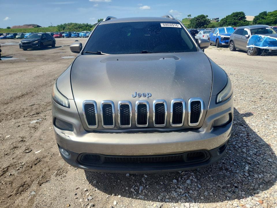 60650916 :رقم المزاد ، 1C4PJLCB5HW507673 vin ، 2017 Jeep Cherokee مزاد بيع