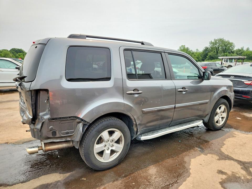 60795126 :رقم المزاد ، 5FNYF4H76BB063375 vin ، 2011 Honda Pilot مزاد بيع
