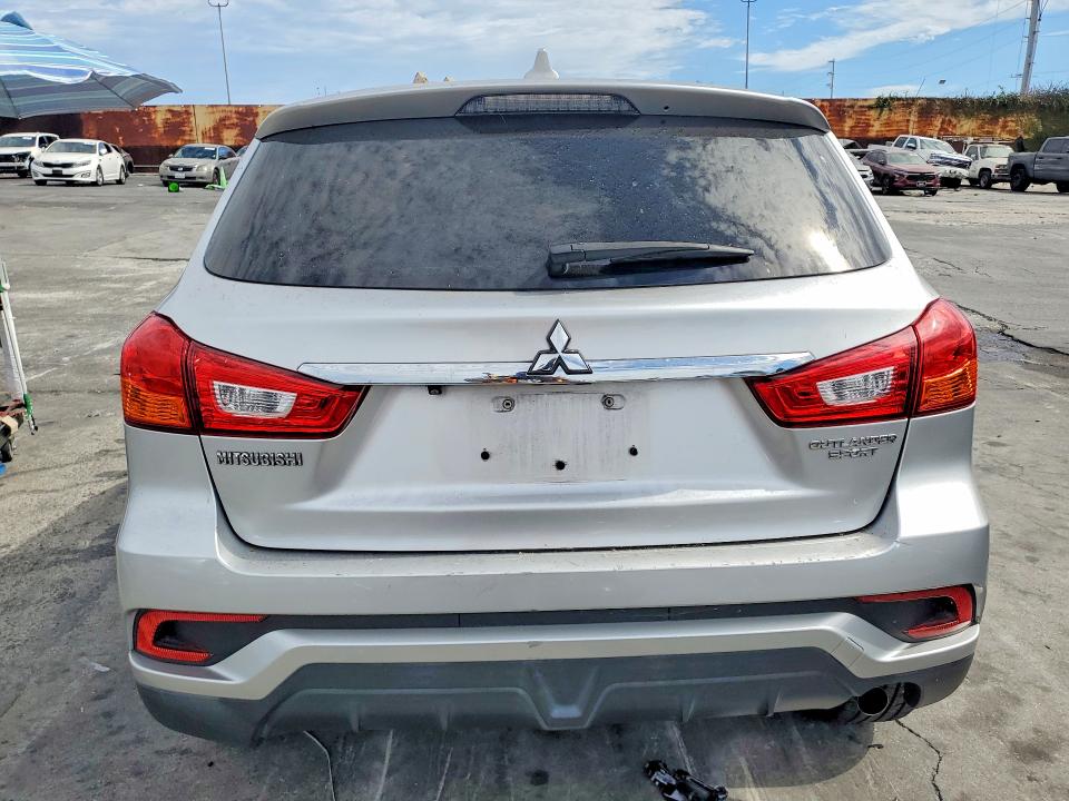 61881546 :رقم المزاد ، JA4AP3AU9JZ030480 vin ، 2018 Mitsubishi Outlander Sport مزاد بيع