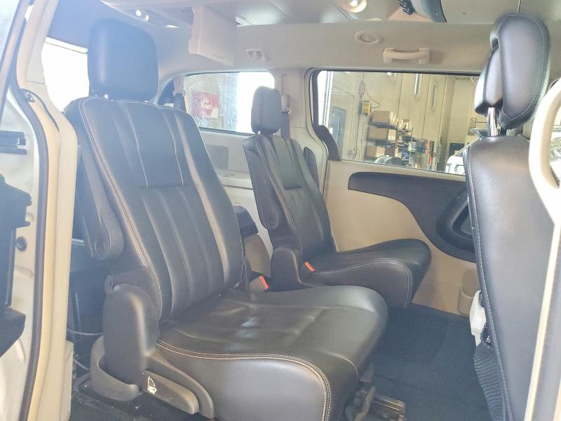 61483046 :رقم المزاد ، 2C4RC1BG6FR655017 vin ، 2015 Chrysler Town & Country مزاد بيع