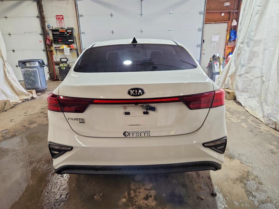 2020 Kia Forte მანქანა იყიდება აუქციონზე, vin: 3KPF24AD8LE153122, აუქციონის ნომერი: 61897206