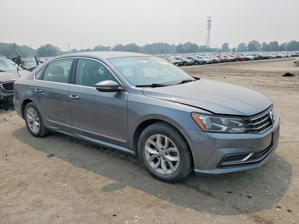 61398066 :رقم المزاد ، 1VWAT7A36HC032147 vin ، 2017 Volkswagen Passat مزاد بيع