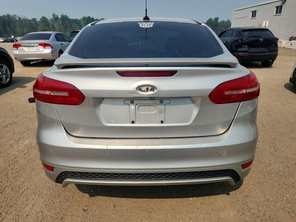 61059296 :رقم المزاد ، 1FADP3F29FL278416 vin ، 2015 Ford Focus مزاد بيع