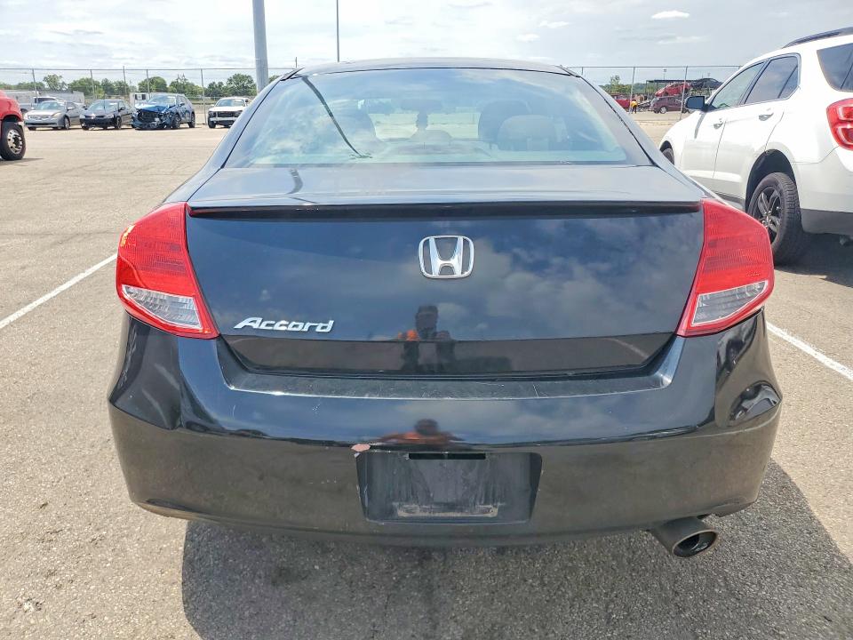 Auction sale of the 2012 Honda Accord, vin: 1HGCS1B77CA010872, lot number: 62292486