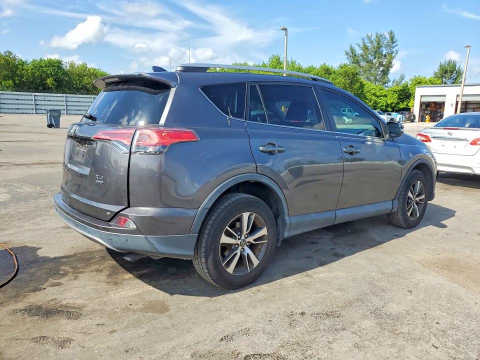 62133216 :رقم المزاد ، 2T3RFREV3JW749869 vin ، 2018 Toyota Rav4 مزاد بيع