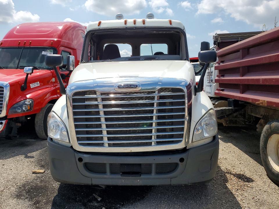 2014 Freightliner Cascadia მანქანა იყიდება აუქციონზე, vin: 3AKJGEDV3ESFR0607, აუქციონის ნომერი: 62533366