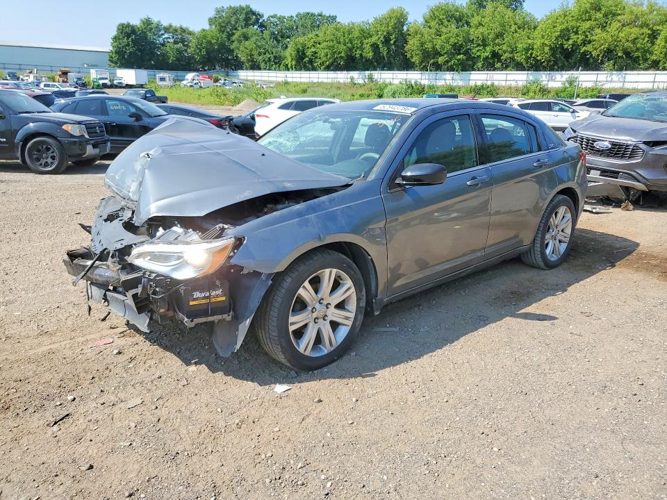 62943786 :رقم المزاد ، 1C3CCBAB2DN640661 vin ، 2013 Chrysler 200 مزاد بيع