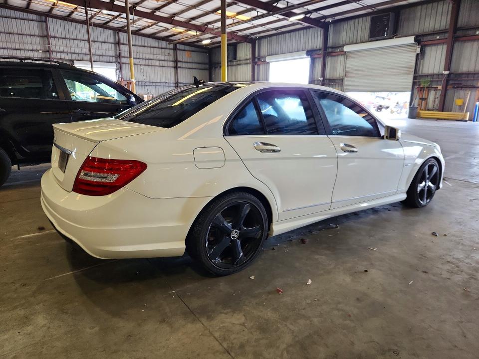 58665276 :رقم المزاد ، WDDGF4HB4CR218622 vin ، 2012 Mercedes-benz C مزاد بيع