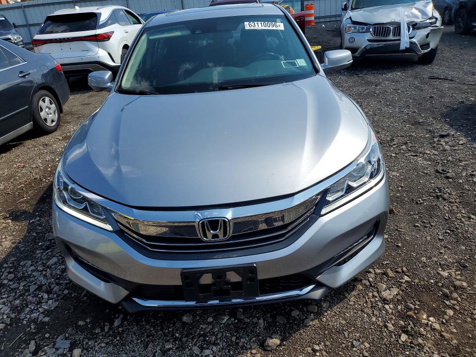 Продаж на аукціоні авто 2017 Honda Accord, vin: 1HGCR2F95HA097613, номер лоту: 63110096