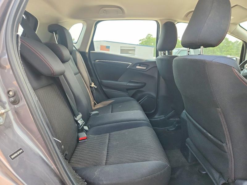 61034386 :رقم المزاد ، 3HGGK5H67JM710415 vin ، 2018 Honda Fit مزاد بيع
