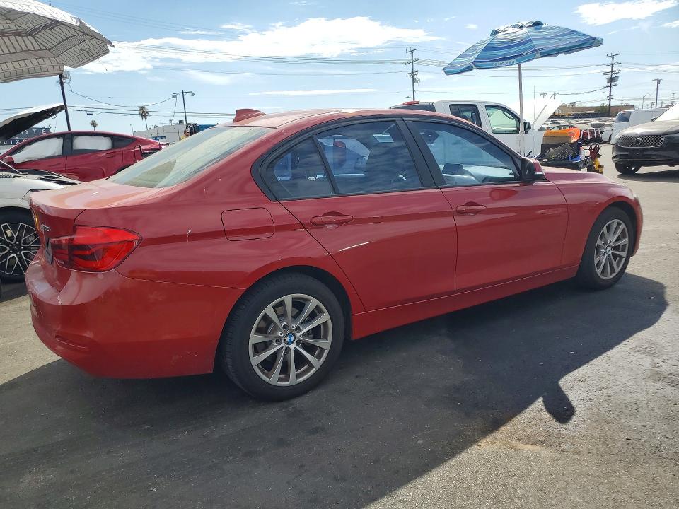 62111186 :رقم المزاد ، WBA8E5G52JNV02562 vin ، 2018 Bmw 320 مزاد بيع