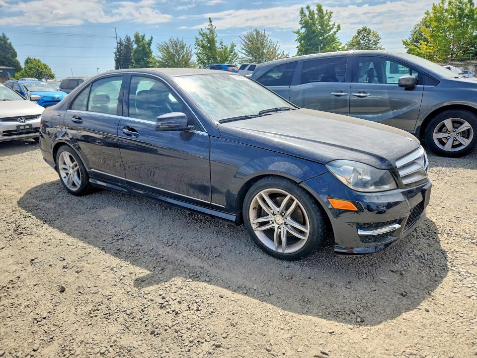 Продаж на аукціоні авто 2012 Mercedes-benz C, vin: WDDGF4HB3CR220300, номер лоту: 61884946