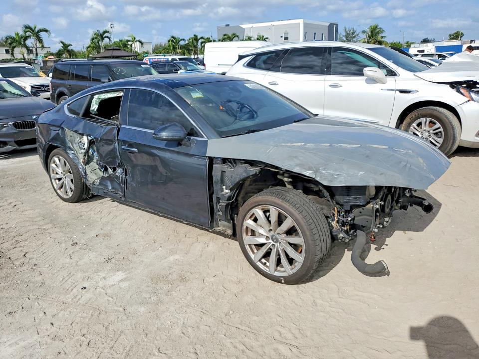 60998866 :رقم المزاد ، WAUBNCF54JA036068 vin ، 2018 Audi A5 مزاد بيع