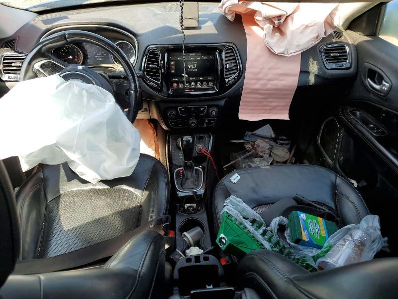 60643986 :رقم المزاد ، 3C4NJDCB8JT418723 vin ، 2018 Jeep Compass مزاد بيع