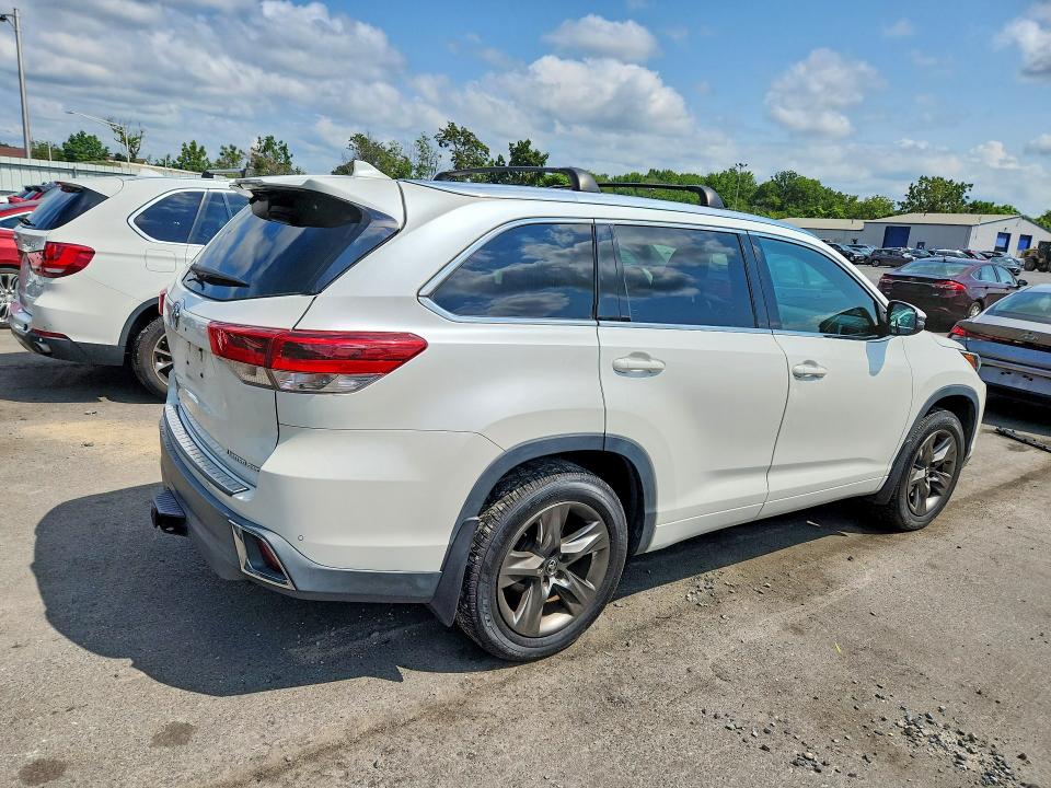 Продаж на аукціоні авто 2018 Toyota Highlander, vin: 5TDDZRFH8JS854497, номер лоту: 62285456