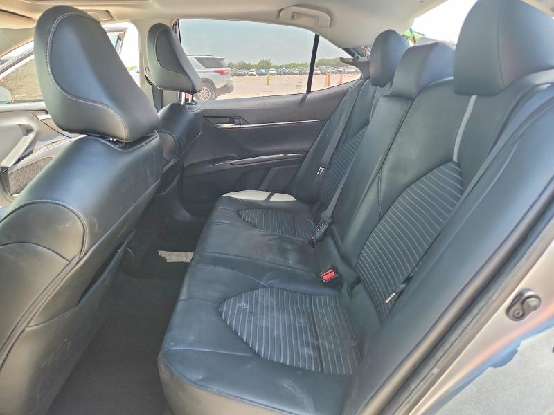 63689876 :رقم المزاد ، 4T1G11AK7MU512933 vin ، 2021 Toyota Camry مزاد بيع