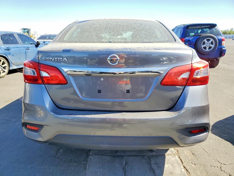 Продаж на аукціоні авто 2018 Nissan Sentra, vin: 3N1AB7AP0JY208196, номер лоту: 61439526