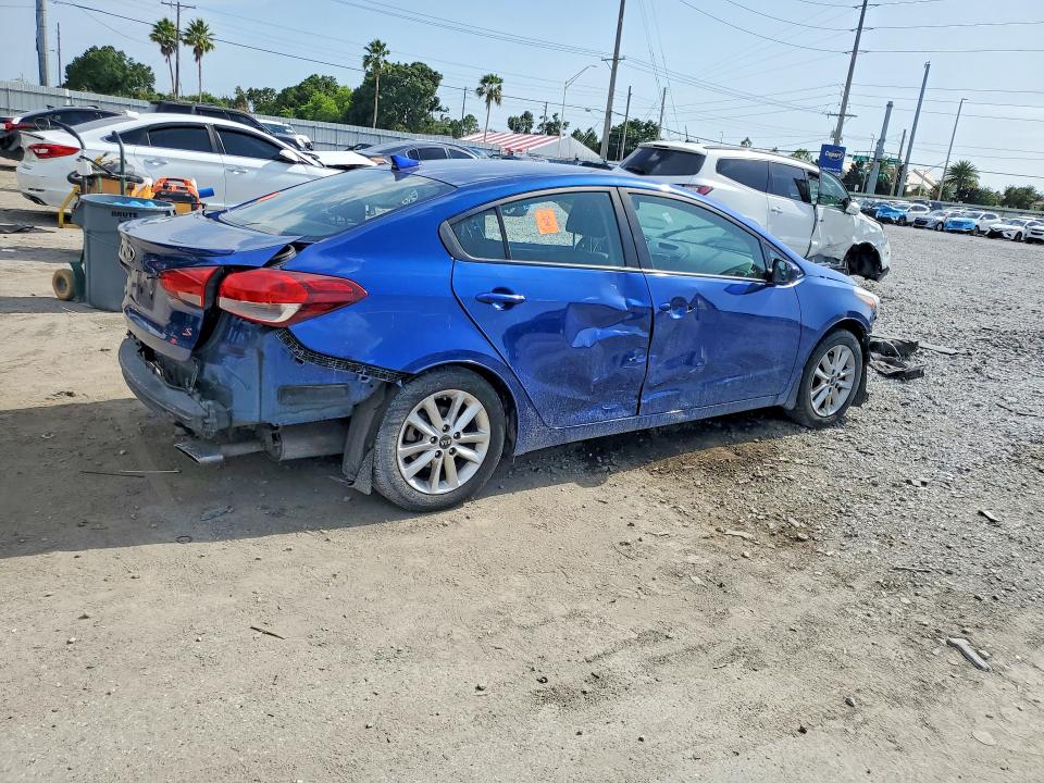 60590536 :رقم المزاد ، 3KPFL4A72HE141272 vin ، 2017 Kia Forte مزاد بيع