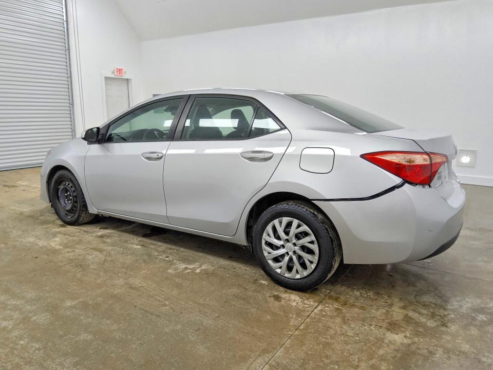62124836 :رقم المزاد ، 2T1BURHE0HC881575 vin ، 2017 Toyota Corolla مزاد بيع